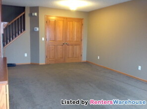 15721 Lower Fjord Way in Apple Valley, MN - Foto de edificio - Building Photo