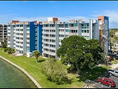 500 Treasure Island Cswy, Unit Unit 101 in Treasure Island, FL - Building Photo - Building Photo
