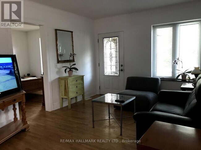 124 Sandown Ave in Toronto, ON - Building Photo - Building Photo