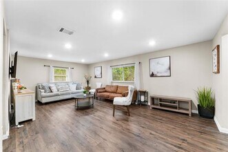 2426 Cloverdale St in Arlington, TX - Building Photo - Building Photo