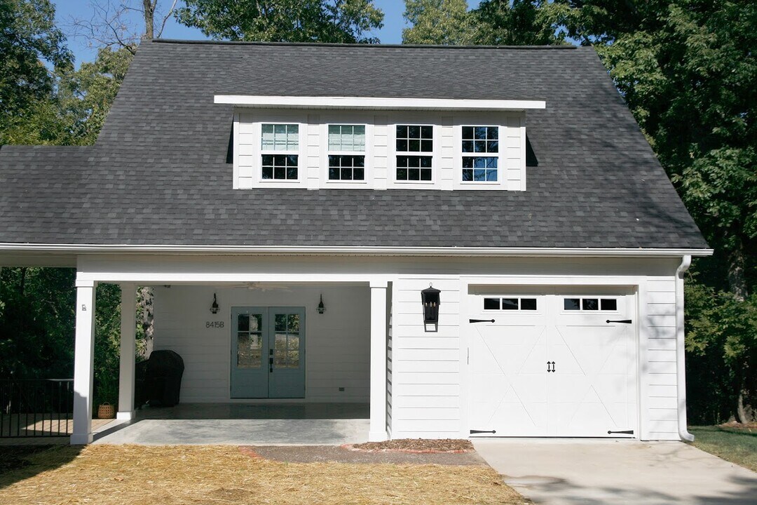 8415 W Pleasant Grove Rd in Bentonville, AR - Building Photo