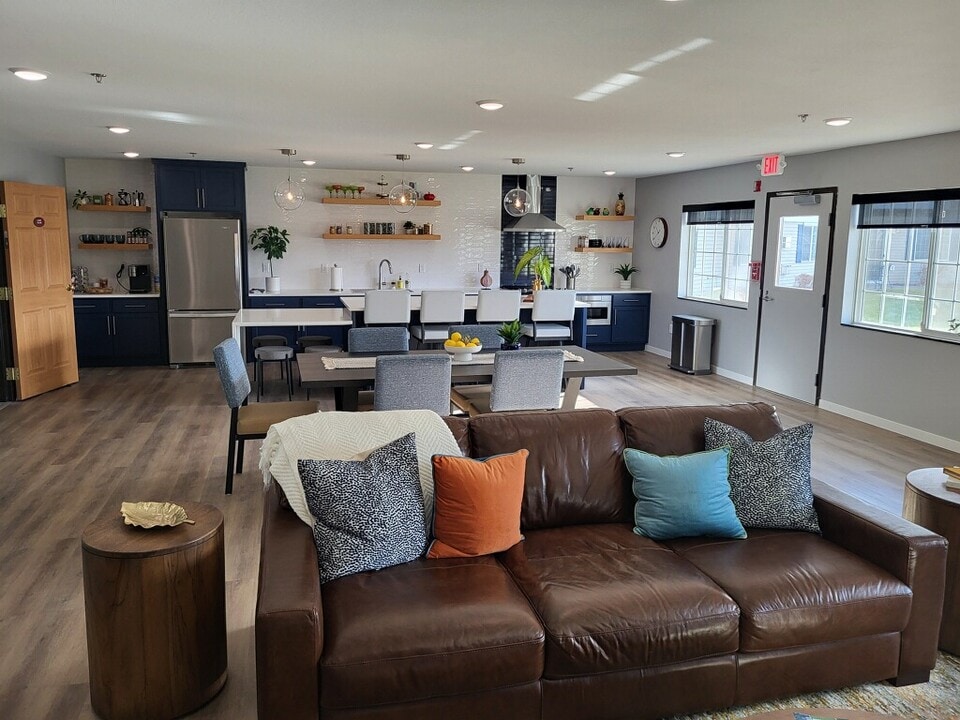 Bridgewater Estates in Alexandria, MN - Foto de edificio