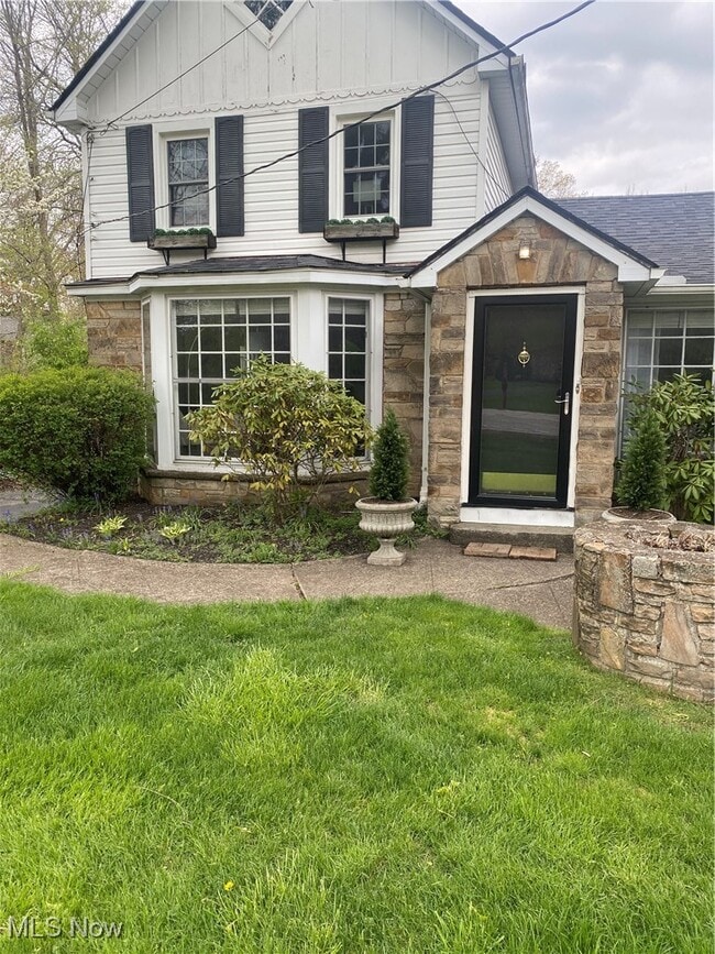 35755 Miles Rd in Moreland Hills, OH - Building Photo - Building Photo