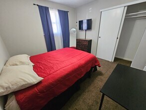 7567 Wendell Dr in Jacksonville, FL - Foto de edificio - Building Photo