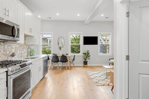 338 Hurley St in Cambridge, MA - Building Photo