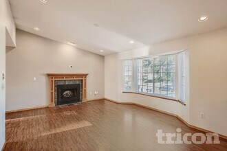 8810 35th St W in University Place, WA - Foto de edificio - Building Photo