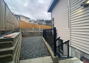 7542 Lindrick Crt in Burnaby, BC - Building Photo - Building Photo