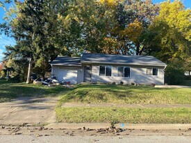 933 Russell Ave in Akron, OH - Building Photo