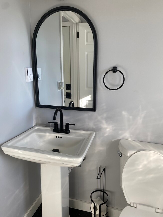 60 Ashcraft Rd, Unit 60 ashcraft road in New London, CT - Building Photo - Building Photo