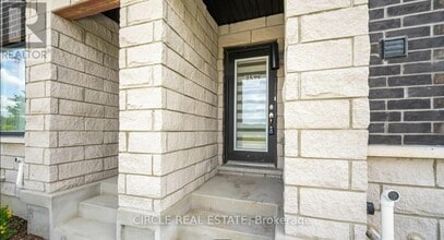 2594 Castlegate Crossing in Pickering, ON - Building Photo - Building Photo