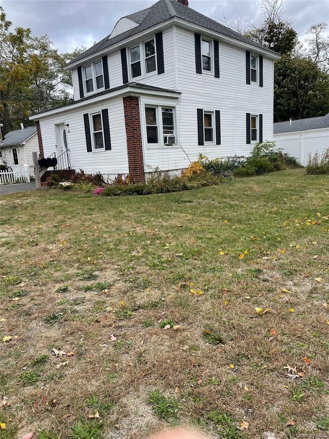 825 County Line Rd in Amityville, NY - Building Photo - Building Photo