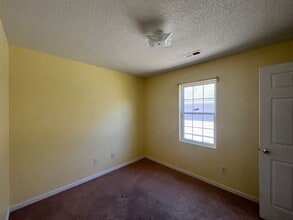 212 Oak Grove Ave in Elizabeth City, NC - Building Photo - Building Photo