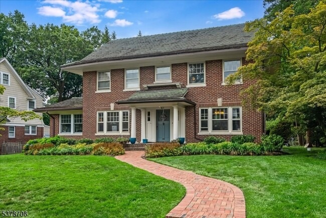 43 Ardsley Rd in Montclair, NJ - Building Photo - Building Photo