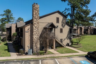 Regency Oaks Condo in Cypress, TX - Building Photo - Building Photo