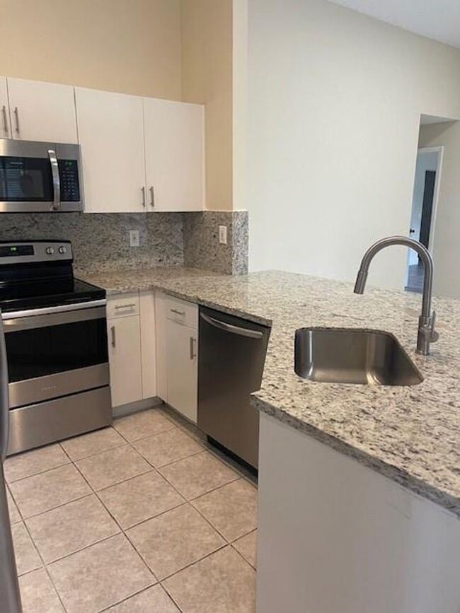 824 Savannah Falls Dr in Weston, FL - Building Photo - Building Photo
