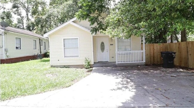 property at 1944 Pasco St