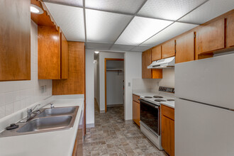 Mayfair Court in Spokane, WA - Foto de edificio - Interior Photo