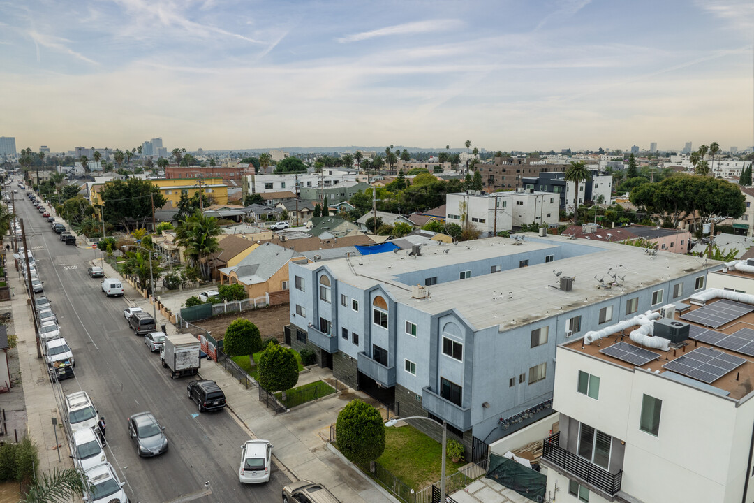 619 North Kingsley Drive in Los Angeles, CA - Foto de edificio