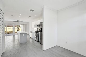 7783 SW 94th Ln in Miami, FL - Building Photo - Building Photo