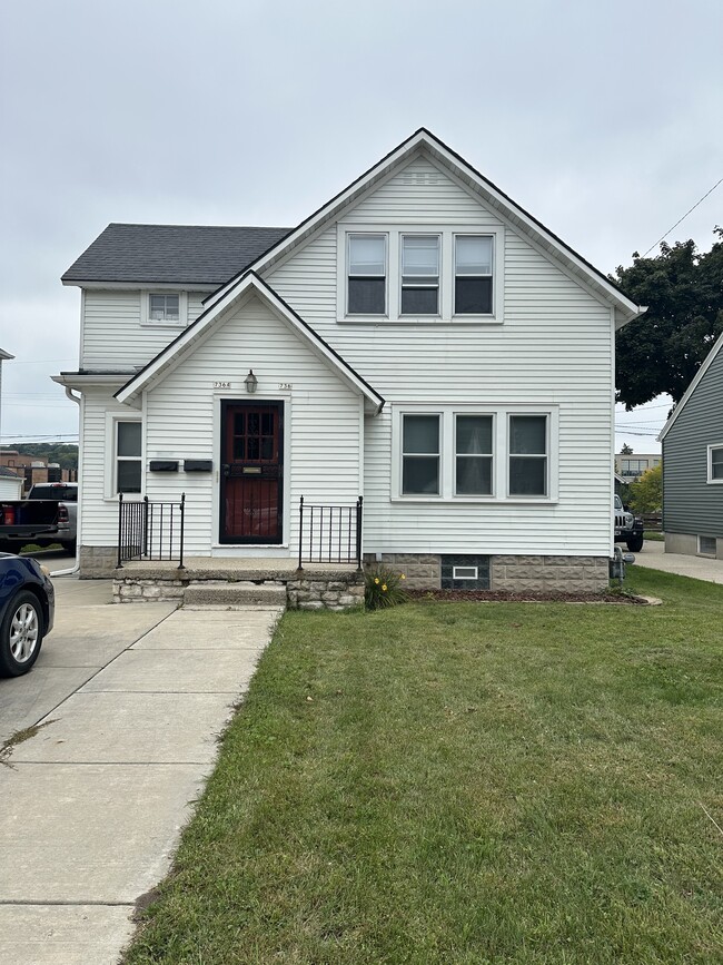736 S 2nd Ave