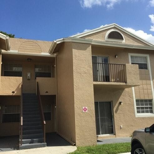 2421 NW 96th Terrace, Unit L in Pembroke Pines, FL - Building Photo