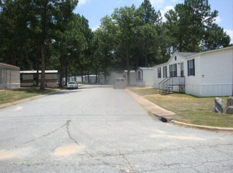 Pine Meadows Estates in Columbus, GA - Foto de edificio