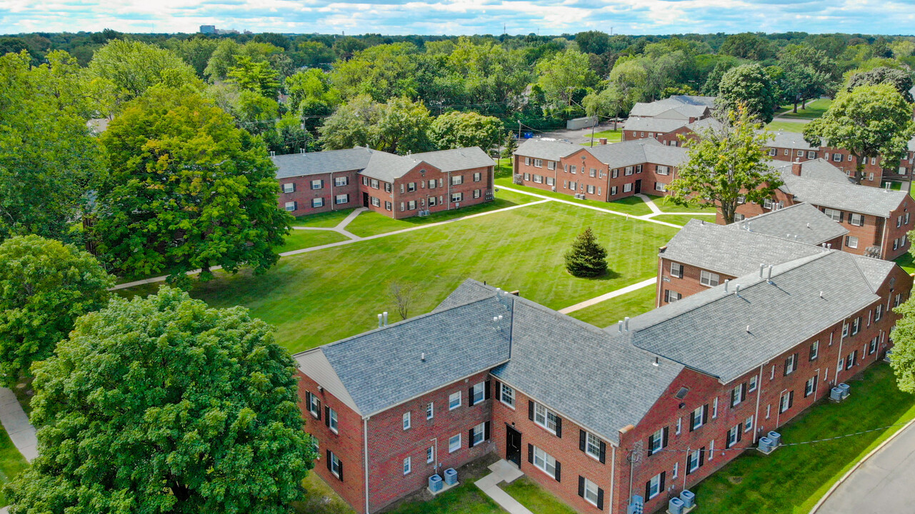 Larchmont Estates in Toledo, OH - Building Photo