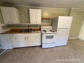 24 Birch St in Bangor, ME - Building Photo