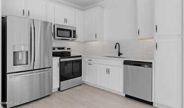 2831 W White Feather Ln in Phoenix, AZ - Building Photo - Building Photo