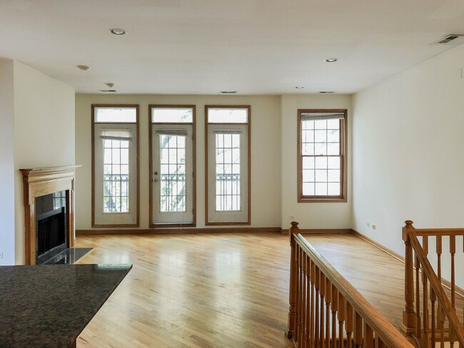 2440 N Southport Ave in Chicago, IL - Building Photo - Building Photo