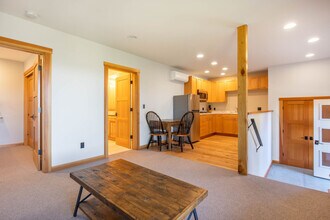 2240 Sherman Ave in Hood River, OR - Building Photo - Building Photo