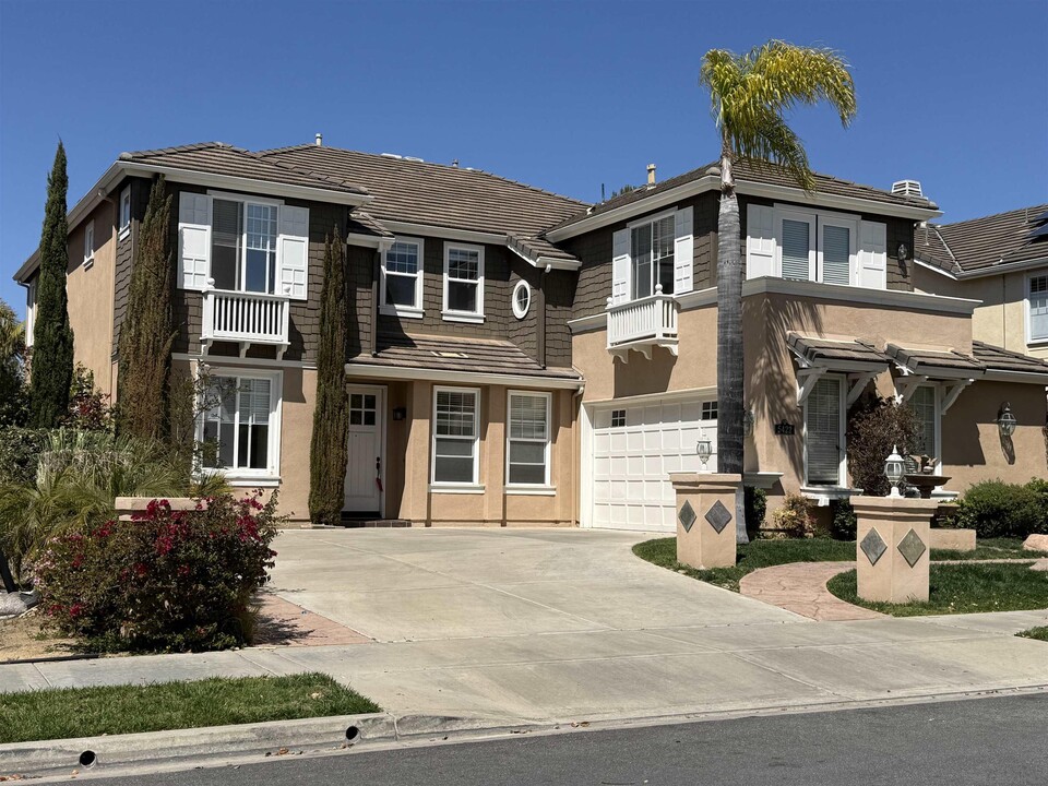5422 Foxhound Way in San Diego, CA - Building Photo