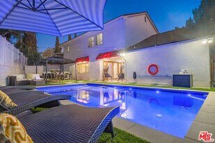 22711 Margarita Dr in Los Angeles, CA - Building Photo