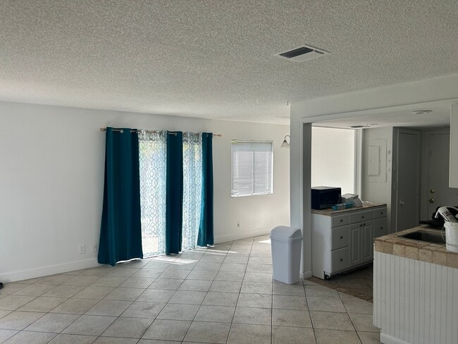 3326 New South Province Blvd, Unit 2 in Ft. Myers, FL - Building Photo - Building Photo