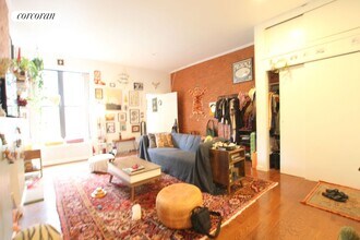 144 W 70th St in New York, NY - Building Photo - Building Photo