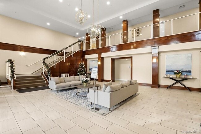 10 Byron Pl in Larchmont, NY - Foto de edificio - Building Photo