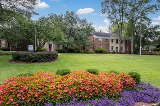 Hillcrest Apartments in Columbus, GA - Foto de edificio - Building Photo