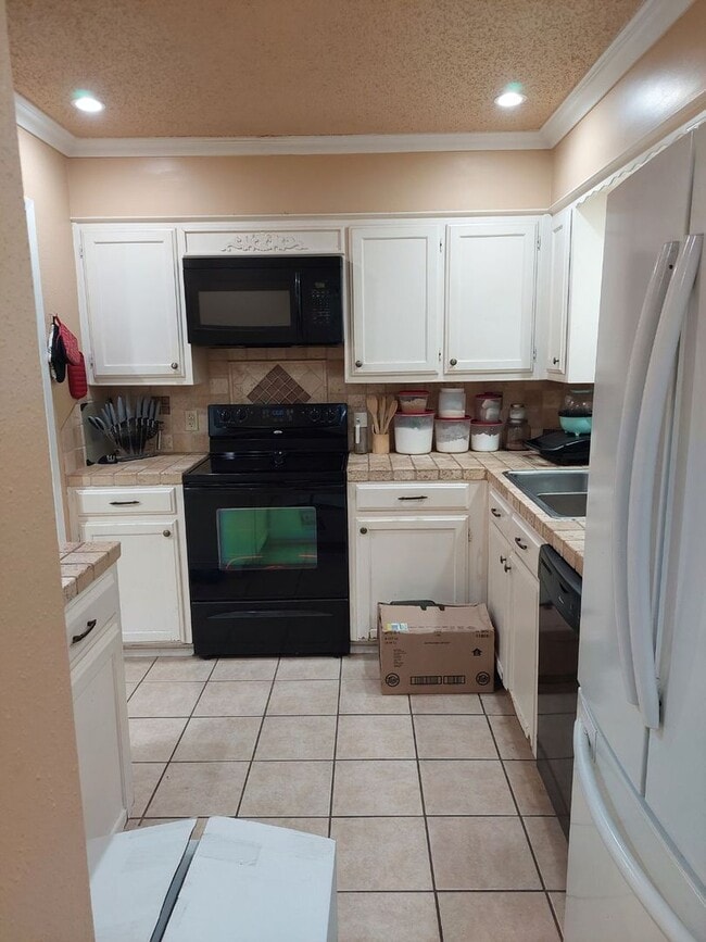 300 N Lee Dr in Gladewater, TX - Building Photo - Building Photo