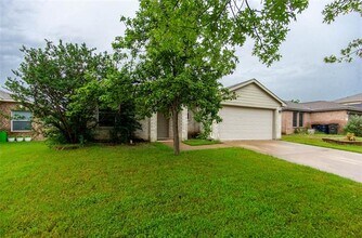 13808 Canyon Ranch Rd in Roanoke, TX - Foto de edificio - Building Photo