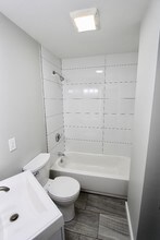 94 E Cottage St, Unit 3 in Boston, MA - Foto de edificio - Building Photo