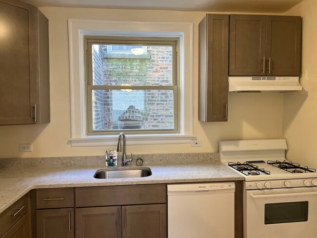 2047-2049 W Berwyn Ave in Chicago, IL - Building Photo - Building Photo