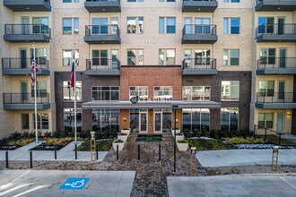 Luxia Gallery House South in Dallas, TX - Foto de edificio - Building Photo