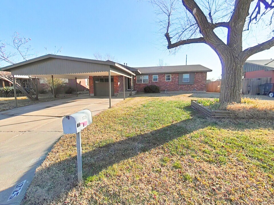 1725 NW 48th St in Lawton, OK - Building Photo