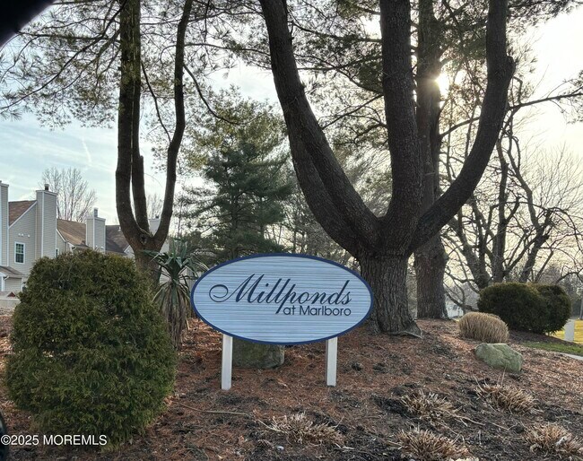 481 Hawthorne Pl in Morganville, NJ - Building Photo - Building Photo