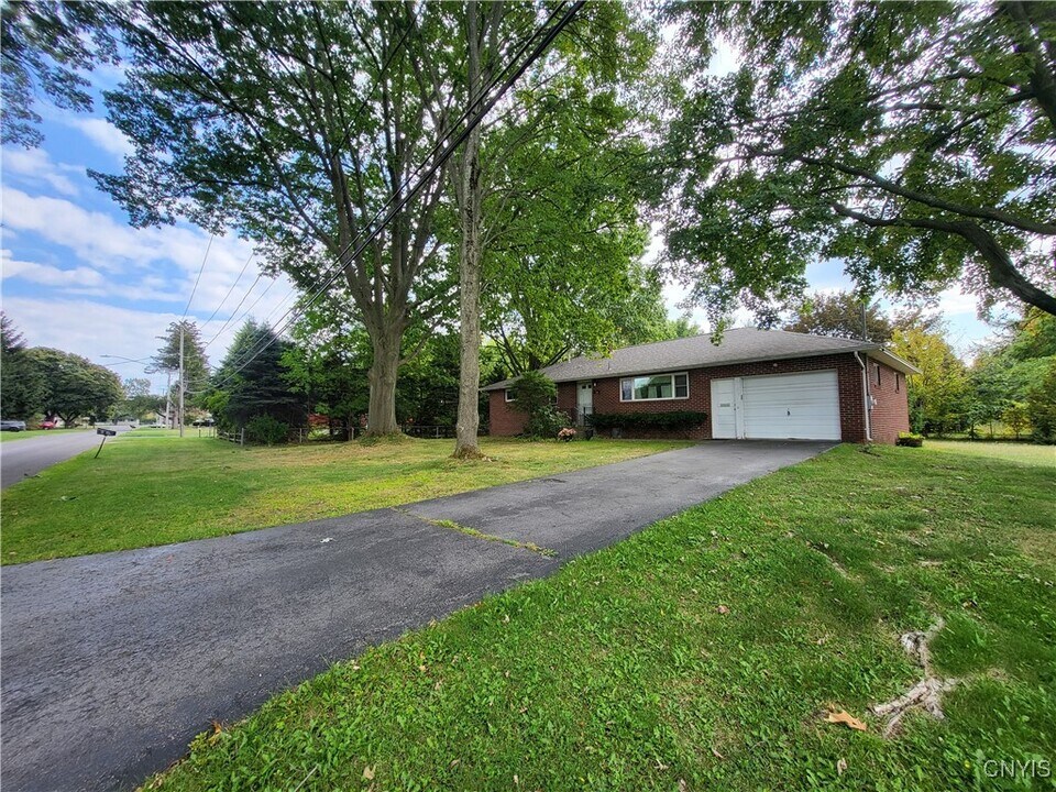 116 Kristin Rd in Syracuse, NY - Building Photo