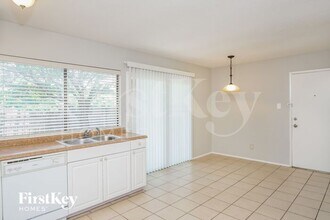 9814 Emory Oak Cir in Dallas, TX - Building Photo - Building Photo