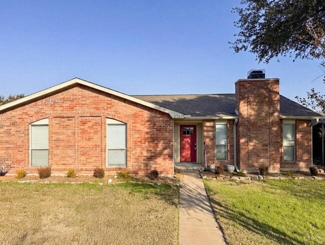 property at 2733 E Wentwood Dr