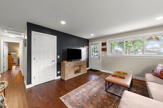 1815 S 5th Pl in St. Charles, IL - Foto de edificio - Building Photo