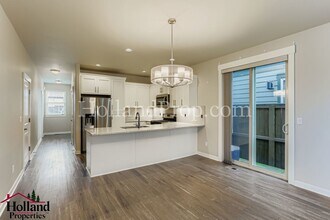 3333 SE Oakmeade Ave in Hillsboro, OR - Building Photo - Building Photo