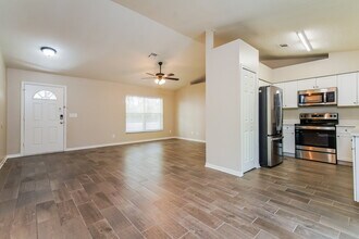 206 Howard Ct in Mascotte, FL - Building Photo - Building Photo